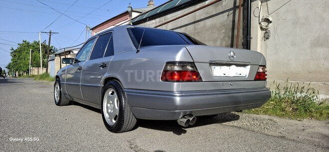 Mercedes E 220 1993, 500,000 km - 2.2 л - Quba