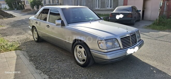 Mercedes E 220 1993, 500,000 km - 2.2 л - Quba