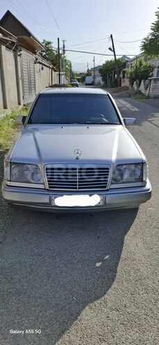 Mercedes E 220 1993, 500,000 km - 2.2 л - Quba