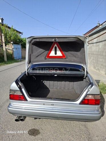 Mercedes E 220 1993, 500,000 km - 2.2 л - Quba