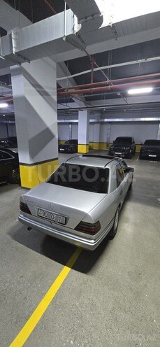 Mercedes E 220 1994, 212,000 km - 2.2 л - Bakı