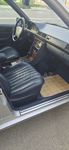 Mercedes E 220 1994, 212,000 km - 2.2 л - Bakı