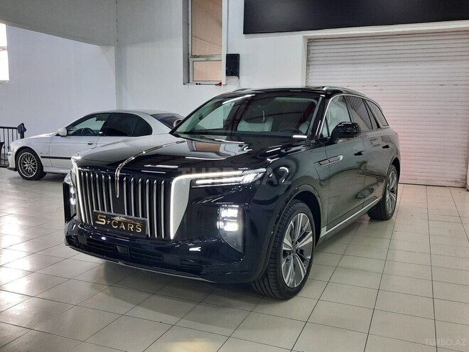 Hongqi E-HS9-4