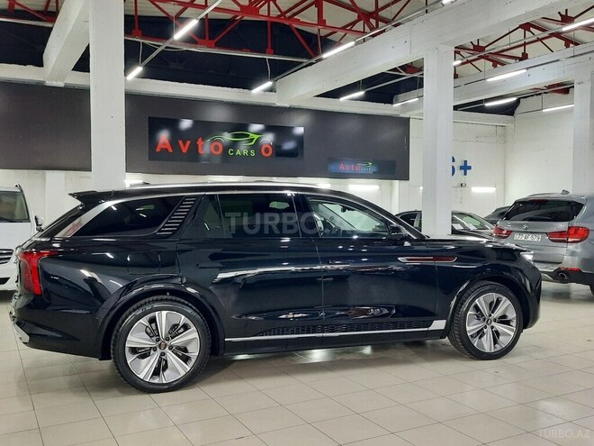 Hongqi E-HS9-8