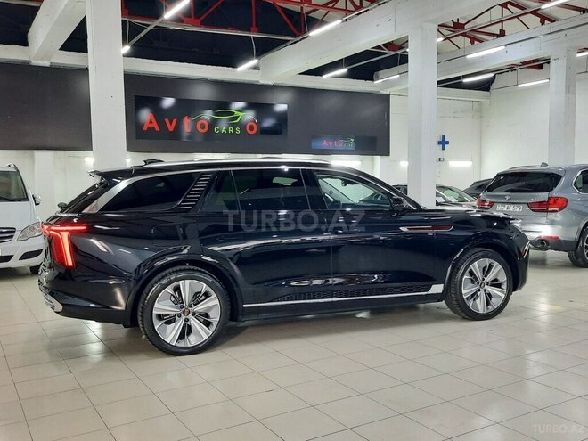 Hongqi E-HS9-11