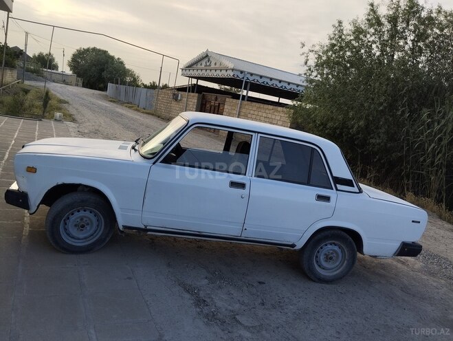 LADA (VAZ) 2107 2004, 65,000 km - 1.6 l - Salyan
