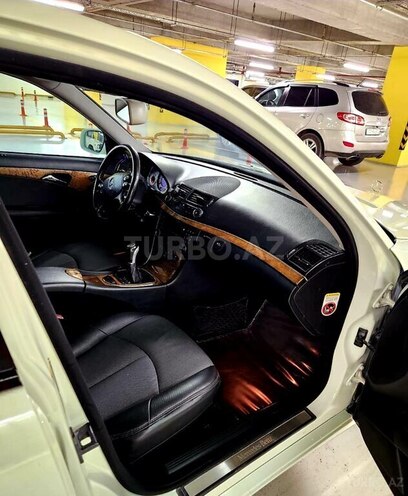 Mercedes E 200-11