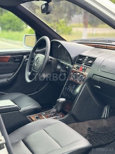 Mercedes C 230 2000, 247,000 km - 2.3 л - Saatlı