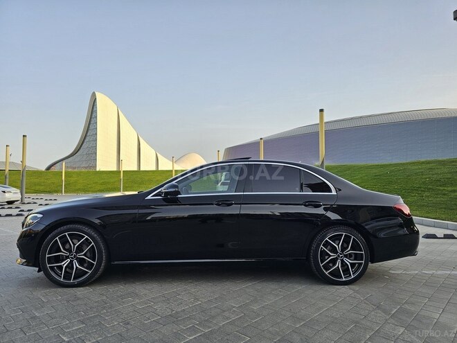 Mercedes E 300 e-11