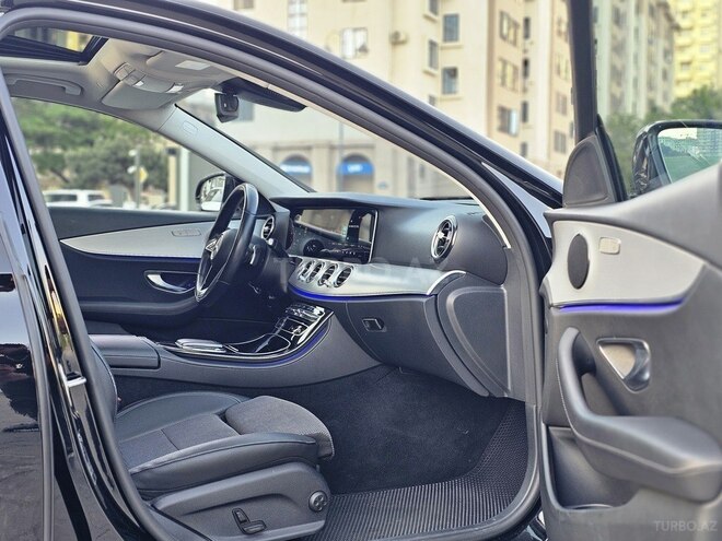 Mercedes E 300 e-13