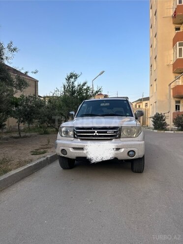 Mitsubishi Pajero io 2001, 300,000 km - 2.0 l - Bakı
