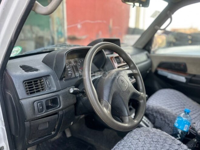 Mitsubishi Pajero io 2001, 300,000 km - 2.0 l - Bakı