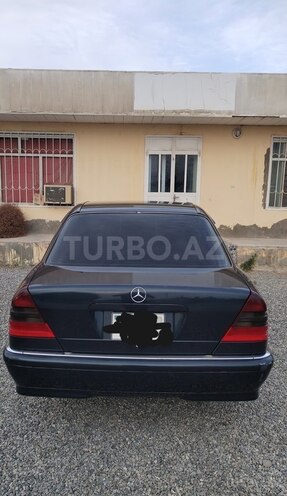 Mercedes C 240 2000, 379,814 km - 2.4 l - Salyan