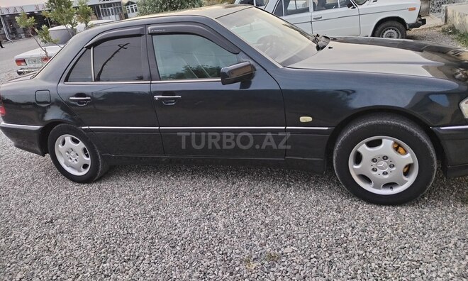 Mercedes C 240 2000, 379,814 km - 2.4 l - Salyan