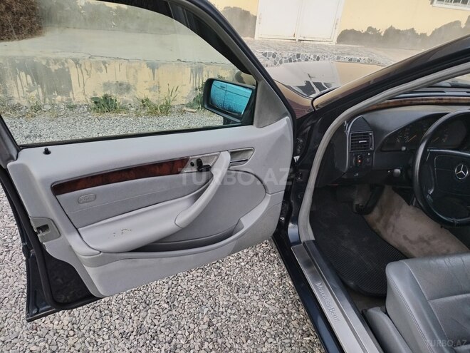 Mercedes C 240 2000, 379,814 km - 2.4 l - Salyan
