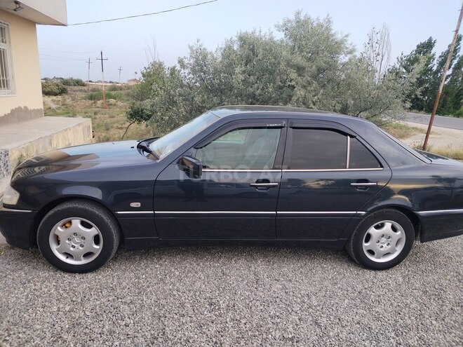 Mercedes C 240 2000, 379,814 km - 2.4 l - Salyan