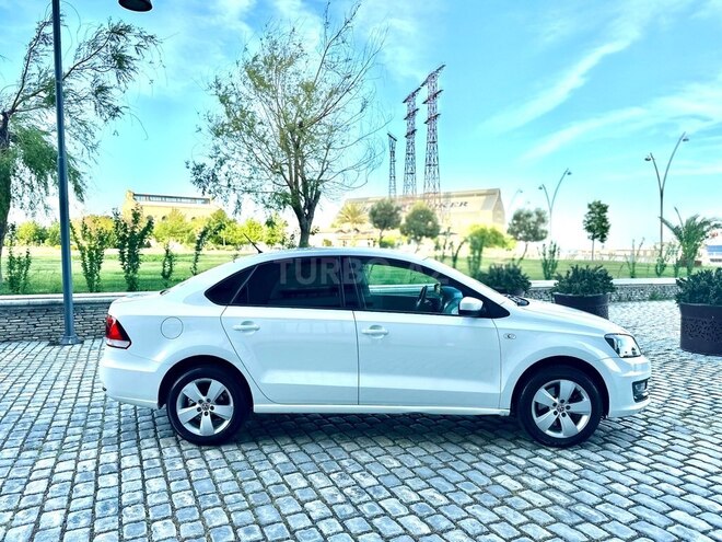 Volkswagen Polo 2018, 211,111 km - 1.6 л - Bakı