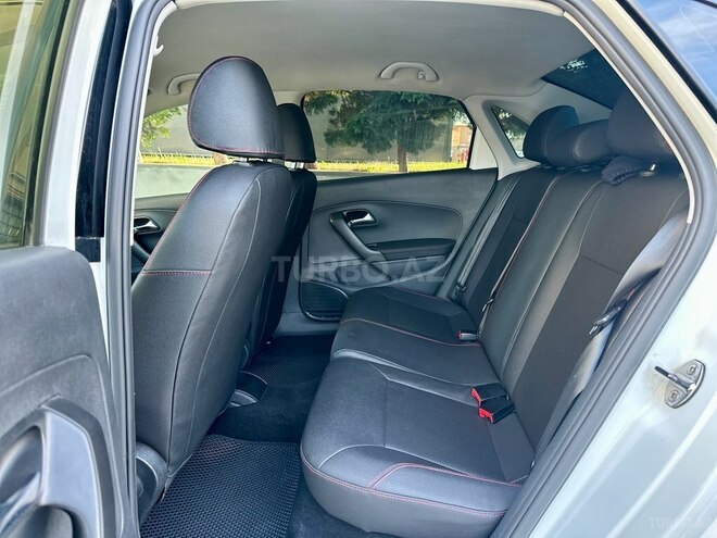 Volkswagen Polo 2018, 211,111 km - 1.6 л - Bakı