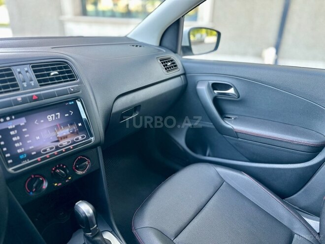 Volkswagen Polo 2018, 211,111 km - 1.6 л - Bakı