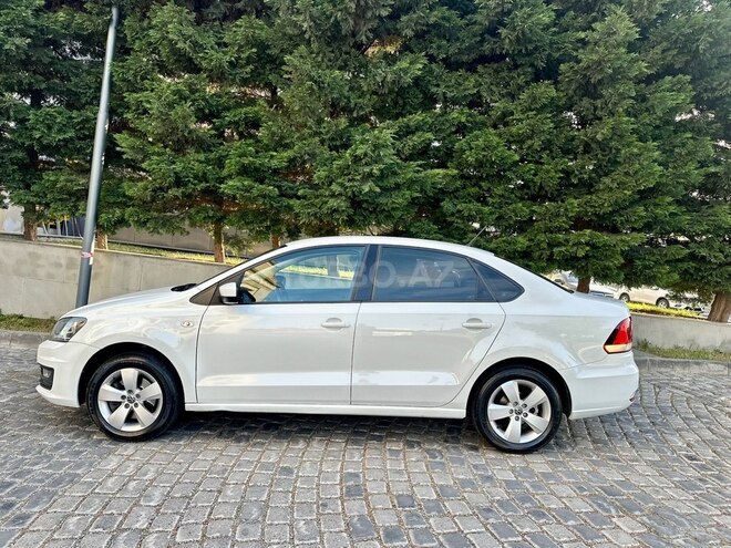 Volkswagen Polo 2018, 211,111 km - 1.6 л - Bakı