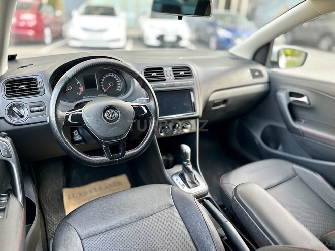 Volkswagen Polo 2018, 211,111 km - 1.6 л - Bakı