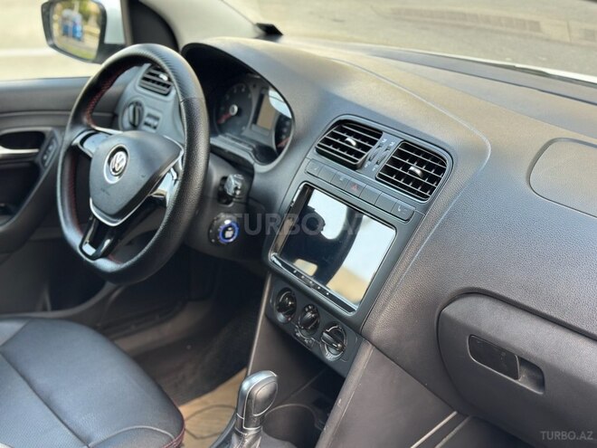 Volkswagen Polo 2018, 211,111 km - 1.6 л - Bakı