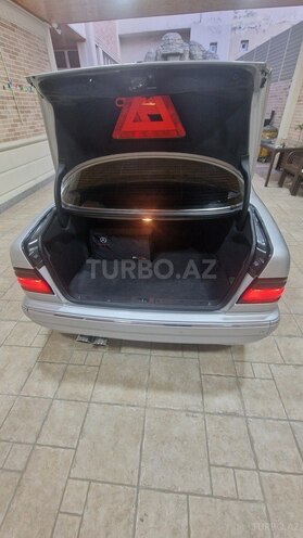 Mercedes E 320 2001, 197,000 km - 3.2 l - Bakı