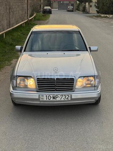 Mercedes E 220 1995, 300,000 km - 2.2 l - Bakı