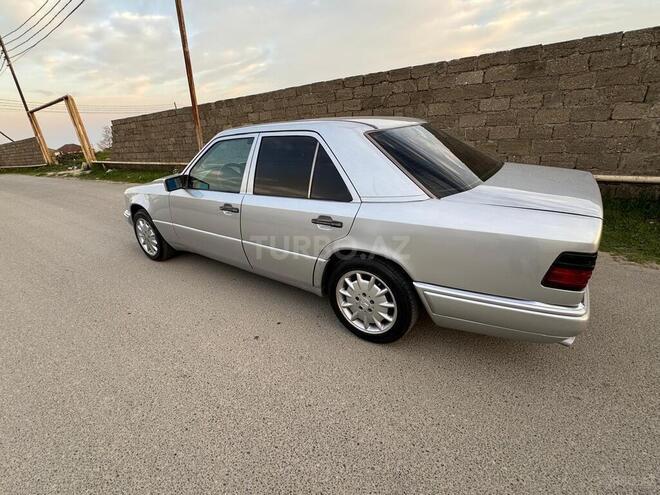 Mercedes E 220 1995, 300,000 km - 2.2 l - Bakı