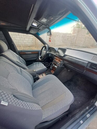 Mercedes E 220 1995, 300,000 km - 2.2 l - Bakı