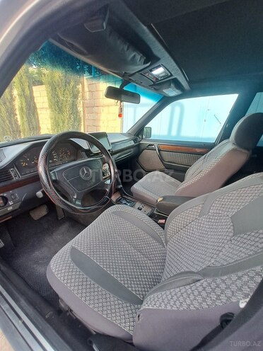 Mercedes E 220 1995, 300,000 km - 2.2 l - Bakı