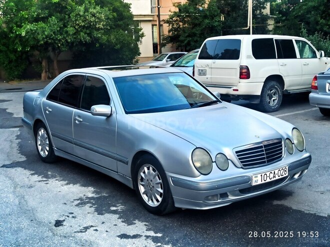 Mercedes E 240 2000, 383,500 km - 2.4 l - Bakı