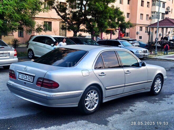 Mercedes E 240 2000, 383,500 km - 2.4 l - Bakı