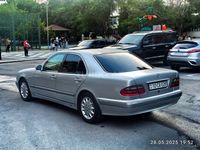 Mercedes E 240 2000, 383,500 km - 2.4 l - Bakı
