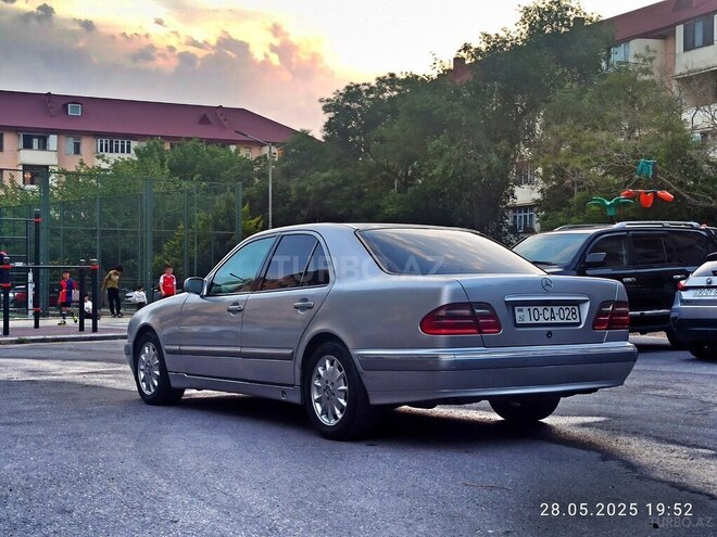Mercedes E 240 2000, 383,500 km - 2.4 l - Bakı
