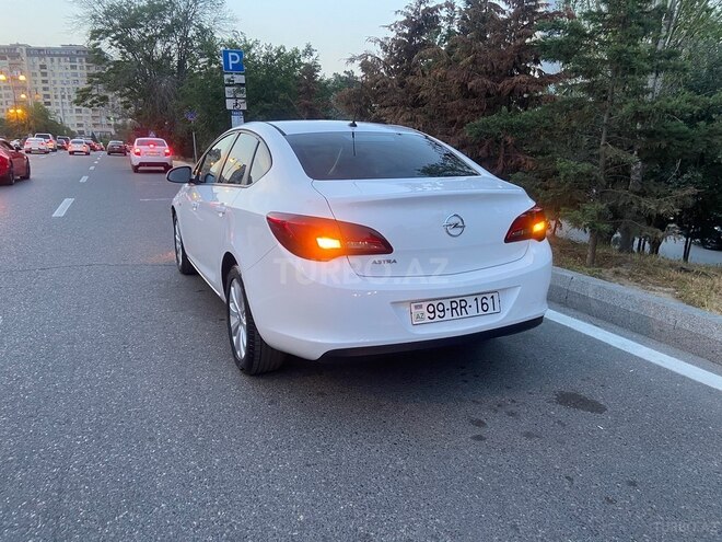 Opel Astra 2015, 246,000 km - 1.6 л - Bakı