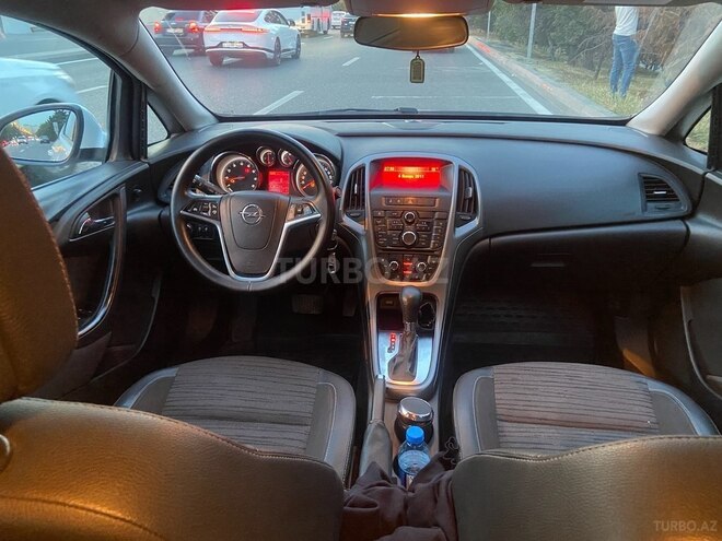 Opel Astra 2015, 246,000 km - 1.6 л - Bakı