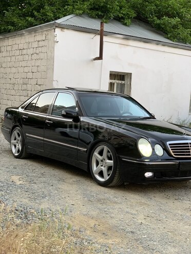 Mercedes E 280 2001, 235,315 km - 2.8 l - Bakı