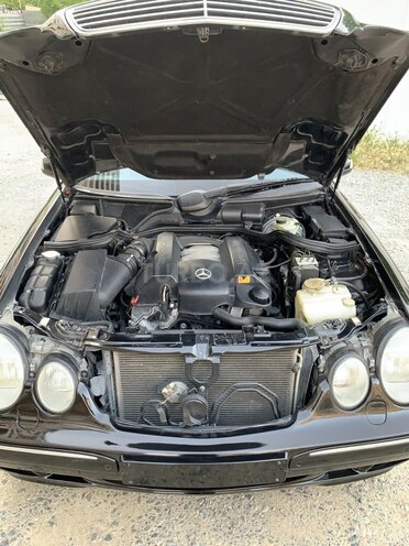 Mercedes E 280 2001, 235,315 km - 2.8 l - Bakı