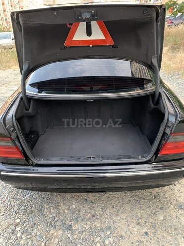 Mercedes E 280 2001, 235,315 km - 2.8 l - Bakı