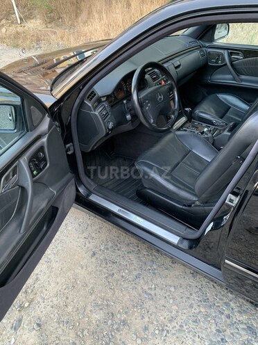Mercedes E 280 2001, 235,315 km - 2.8 l - Bakı