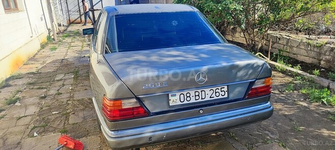 Mercedes E 260 1991, 480,000 km - 2.2 л - Füzuli