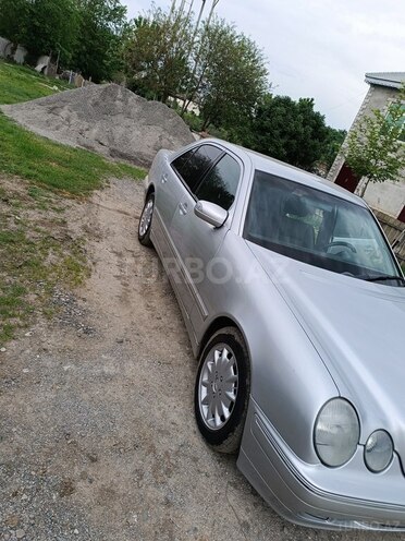 Mercedes E 240 2000, 213,069 km - 2.4 l - Masallı