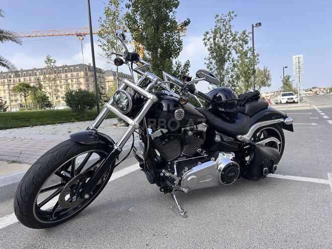 Harley-Davidson Softail Breakout-5