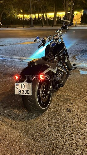 Harley-Davidson Softail Breakout-8