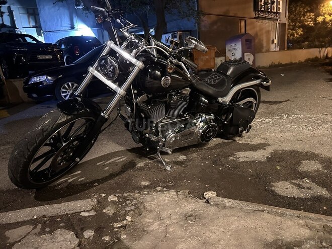 Harley-Davidson Softail Breakout-3