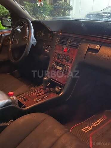 Mercedes E 240 2000, 250,000 km - 2.4 l - Bakı