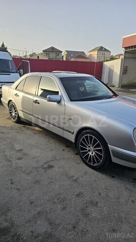 Mercedes E 230 1997, 298,000 km - 2.3 l - Bakı
