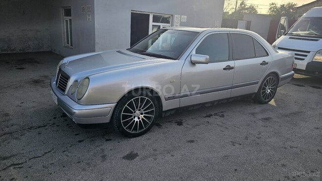 Mercedes E 230 1997, 298,000 km - 2.3 l - Bakı