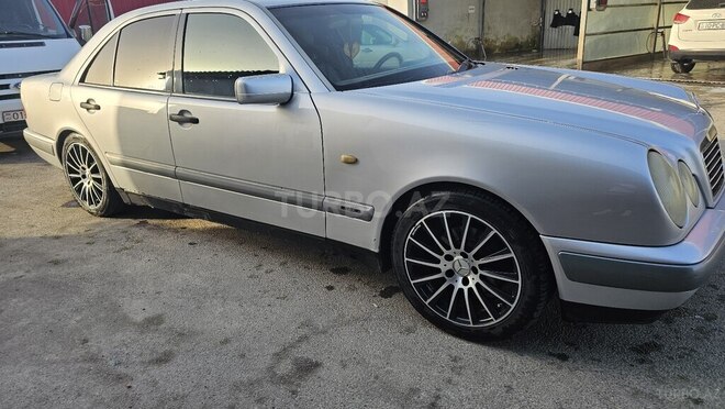 Mercedes E 230 1997, 298,000 km - 2.3 l - Bakı